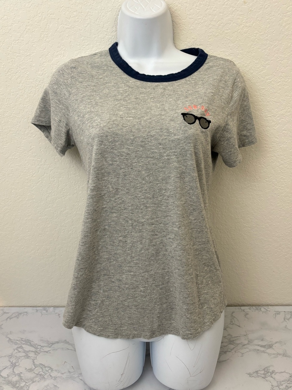 Old Navy Women’s T-Shirt Sun-Day Sz S Gray Beach Pullover Sunglasses